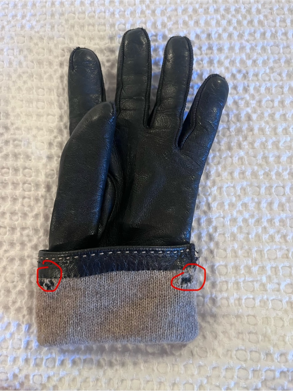 Coach women’s Black Leather Gloves - Picture 10 of 10